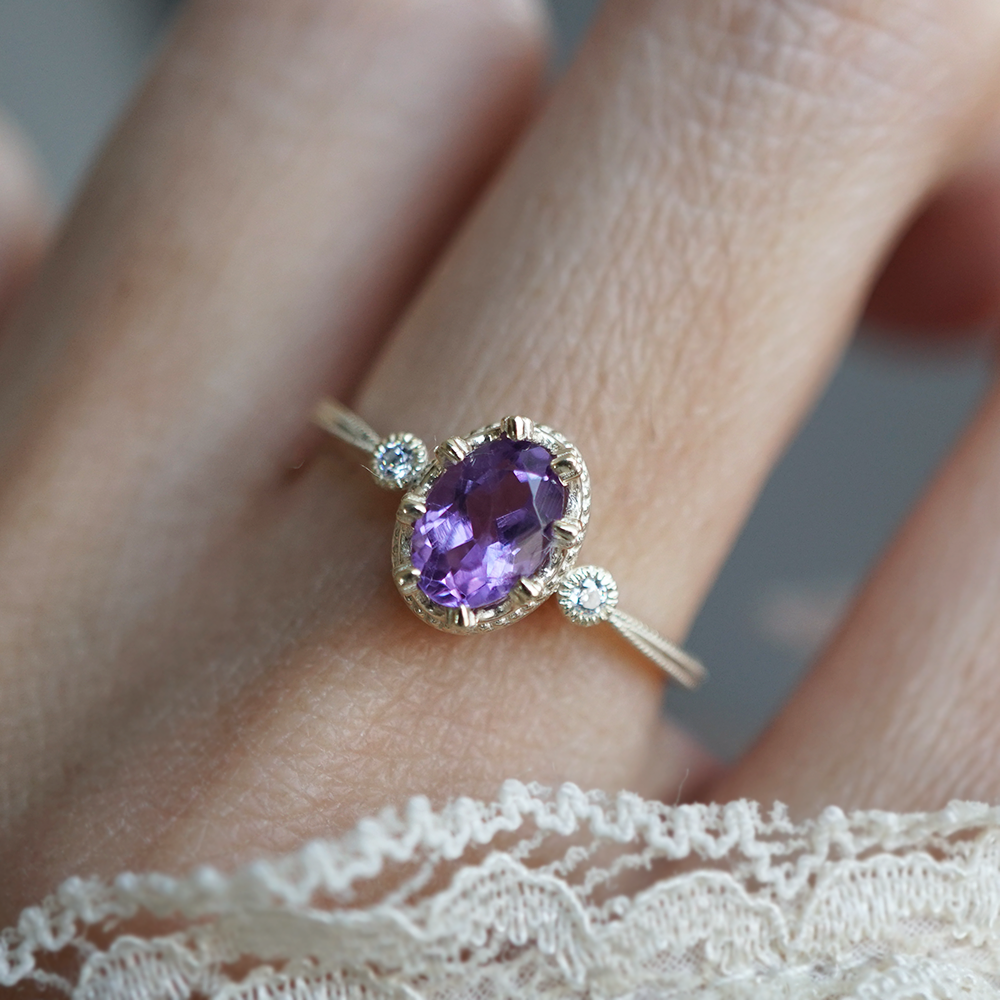14kt Lilac Oval Amethyst Ring